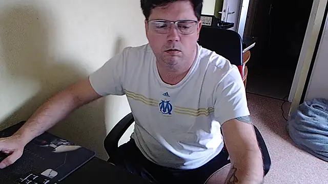 Snapshot of blueandwhite1 chatting on 02-21-25, 03:32 blueandwhite1 online show from 02-21-25, 03:32