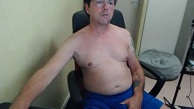 Snapshot of blueandwhite1 chatting on 07-24-26, 02:35 blueandwhite1 online show from 07-24-26, 02:35
