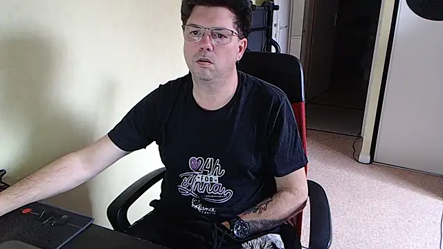 blueandwhite1 online show from 04-01-26, 02:36