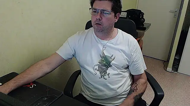 Snapshot of blueandwhite1 chatting on 01-16-25, 03:34 blueandwhite1 online show from 01-16-25, 03:34