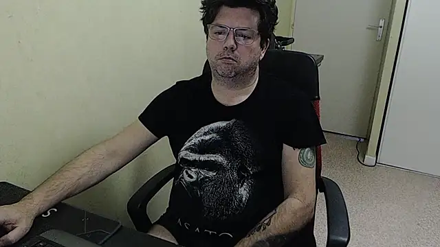 Snapshot of blueandwhite1 chatting on 01-09-26, 04:36 blueandwhite1 online show from 01-09-26, 04:36