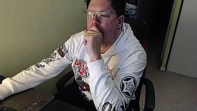 Snapshot of blueandwhite1 chatting on 02-08-25, 10:40 blueandwhite1 online show from 02-08-25, 10:40