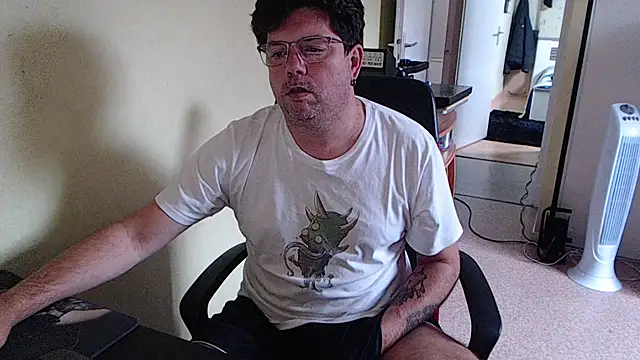 Snapshot of blueandwhite1 chatting on 09-13-25, 07:30 blueandwhite1 online show from 09-13-25, 07:30