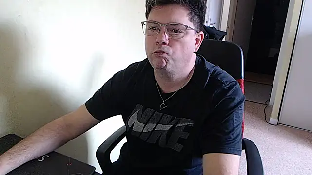 Snapshot of blueandwhite1 chatting on 02-01-25, 12:58 blueandwhite1 online show from 02-01-25, 12:58