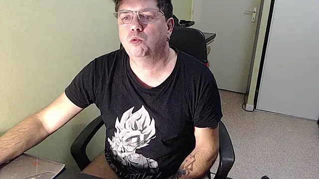 Snapshot of blueandwhite1 chatting on 11-27-25, 03:45 blueandwhite1 online show from 11-27-25, 03:45