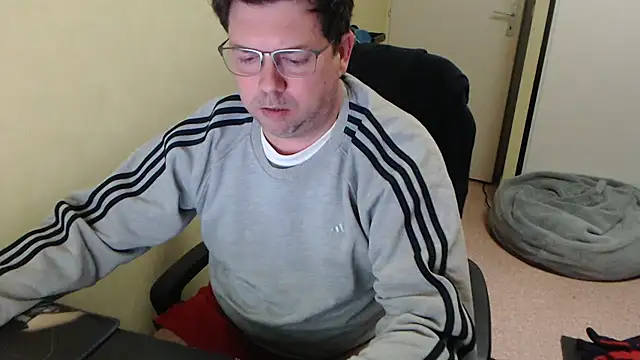 Snapshot of blueandwhite1 chatting on 03-01-25, 08:21 blueandwhite1 online show from 03-01-25, 08:21