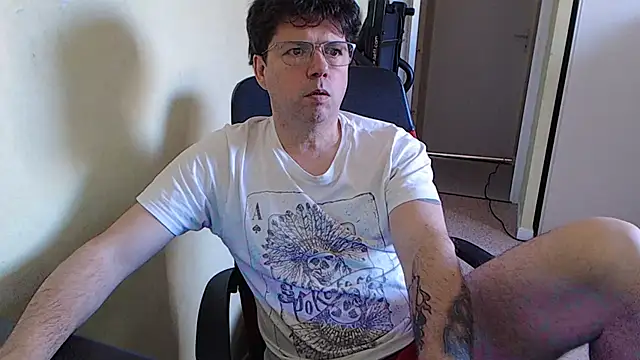 blueandwhite1 online show from 04-15-26, 08:20