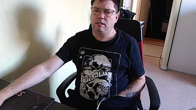 Snapshot of blueandwhite1 chatting on 02-02-25, 04:11 blueandwhite1 online show from 02-02-25, 04:11