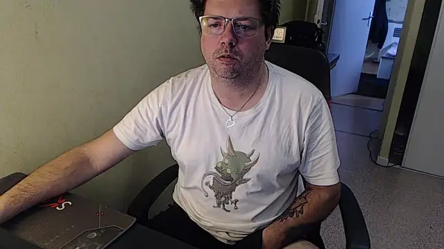 Snapshot of blueandwhite1 chatting on 01-18-25, 08:52 blueandwhite1 online show from 01-18-25, 08:52