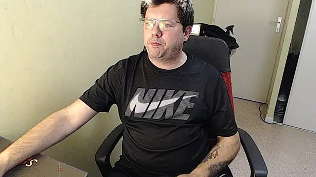 Snapshot of blueandwhite1 chatting on 01-09-25, 03:34 blueandwhite1 online show from 01-09-25, 03:34