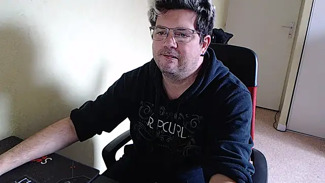 Snapshot of blueandwhite1 chatting on 01-26-25, 01:36 blueandwhite1 online show from 01-26-25, 01:36