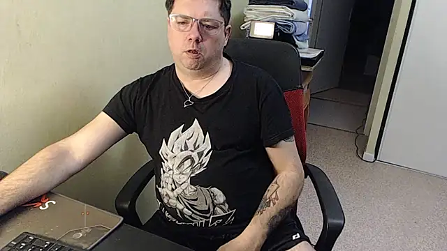 Snapshot of blueandwhite1 chatting on 02-08-25, 08:20 blueandwhite1 online show from 02-08-25, 08:20