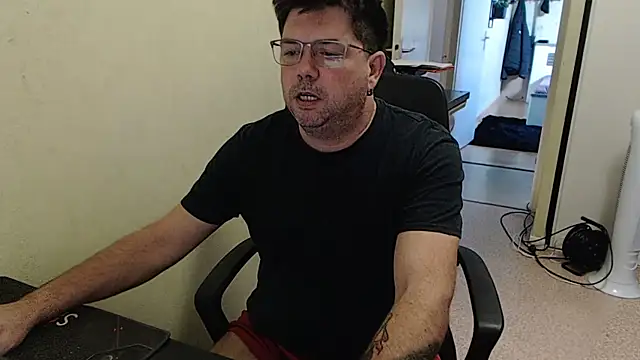 Snapshot of blueandwhite1 chatting on 10-01-25, 07:02 blueandwhite1 online show from 10-01-25, 07:02