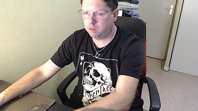 Snapshot of blueandwhite1 chatting on 02-03-25, 05:24 blueandwhite1 online show from 02-03-25, 05:24