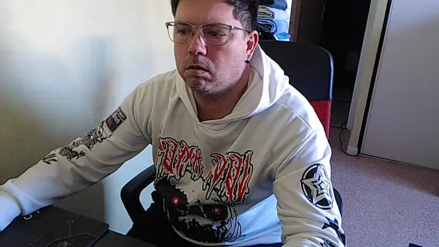 Snapshot of blueandwhite1 chatting on 02-05-25, 11:23 blueandwhite1 online show from 02-05-25, 11:23