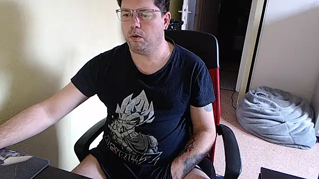 Snapshot of blueandwhite1 chatting on 02-19-25, 08:01 blueandwhite1 online show from 02-19-25, 08:01