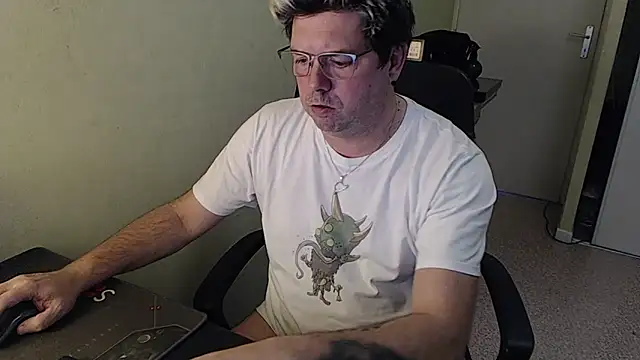 Snapshot of blueandwhite1 chatting on 01-14-25, 03:15 blueandwhite1 online show from 01-14-25, 03:15