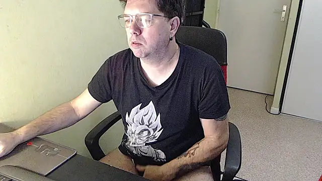 Snapshot of blueandwhite1 chatting on 02-07-26, 08:22 blueandwhite1 online show from 02-07-26, 08:22