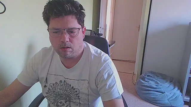 Snapshot of blueandwhite1 chatting on 02-19-25, 03:27 blueandwhite1 online show from 02-19-25, 03:27