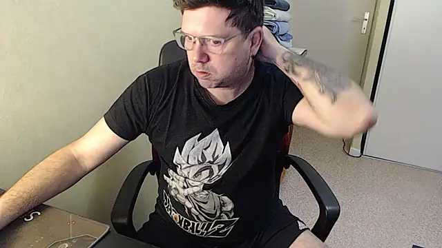 Snapshot of blueandwhite1 chatting on 02-05-25, 08:21 blueandwhite1 online show from 02-05-25, 08:21