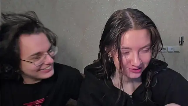 muuur fam online show from 12-22-25, 03:28