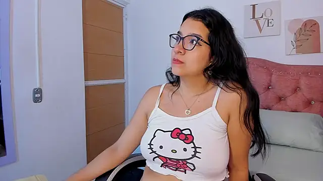 GiaCutee online show from 10-29-25, 03:16