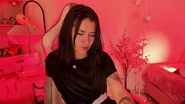 Snapshot of _chloe_moons_ chatting on 02-14-26, 02:56 chloe moons online show from 02-14-26, 02:56