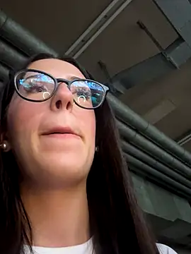 lisapeperoni online show from 09-21-25, 04:23