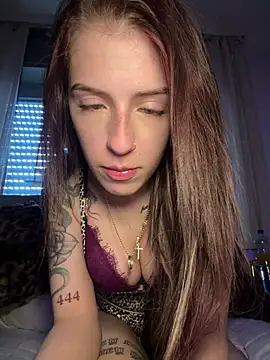 lisapeperoni online show from 04-26-26, 12:46