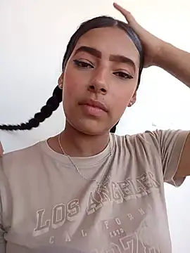 Zoe-Johnson  online show from 06-19-26, 09:20