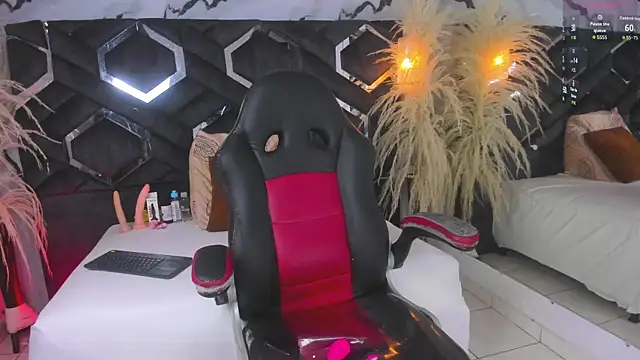 Zoe-Johnson  online show from 12-14-25, 09:42