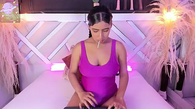 Zoe-Johnson  online show from 05-08-26, 09:40