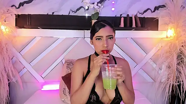 Zoe-Johnson  online show from 05-05-26, 09:18