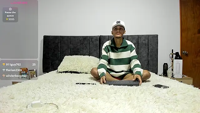 Snapshot of AlejandroLoouis chatting on 09-19-25, 08:18 AlejandroLoouis online show from 09-19-25, 08:18