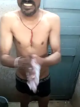 Snapshot of Mr_xxx007@xh chatting on 02-12-26, 02:44 Mr xxx007xh online show from 02-12-26, 02:44