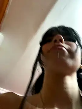 Snapshot of valentinagomez17 chatting on 10-25-25, 04:44 valentinagomez17 online show from 10-25-25, 04:44