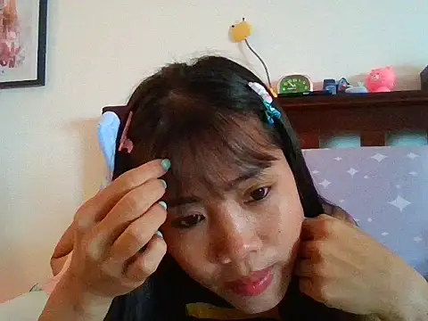 AnnewithanE online show from 10-19-25, 04:37