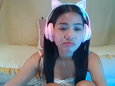 AnnewithanE online show from 09-21-25, 04:06