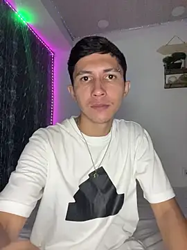 Snapshot of Alejandro_BigCock22 chatting on 10-13-25, 07:54 Alejandro BigCock22 online show from 10-13-25, 07:54