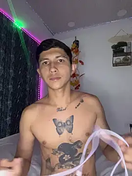 Snapshot of Alejandro_BigCock22 chatting on 10-11-25, 12:55 Alejandro BigCock22 online show from 10-11-25, 12:55