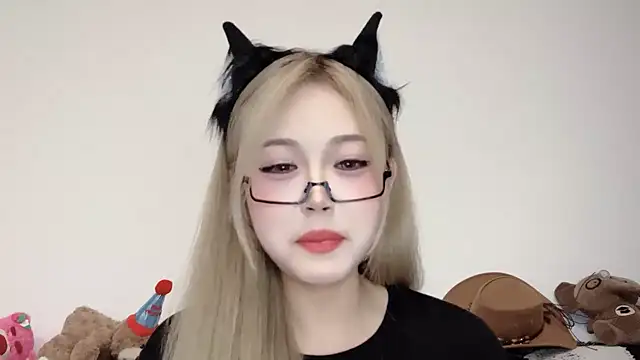 Snapshot of XingKongCOCO-107 chatting on 10-22-25, 11:42 XingKongCOCO-107 online show from 10-22-25, 11:42