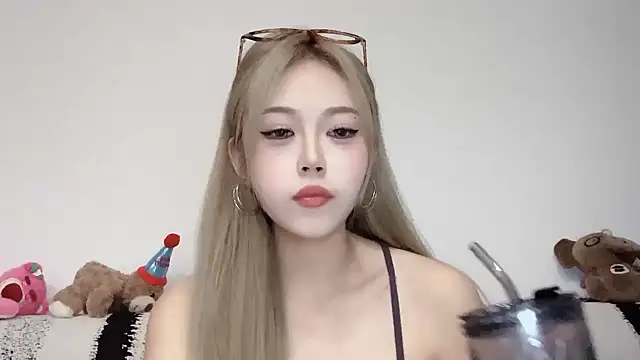 Snapshot of XingKongCOCO-107 chatting on 10-16-25, 11:07 XingKongCOCO-107 online show from 10-16-25, 11:07