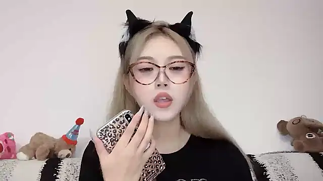 Snapshot of XingKongCOCO-107 chatting on 10-10-25, 10:16 XingKongCOCO-107 online show from 10-10-25, 10:16