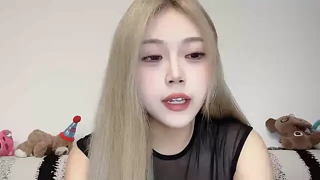 Snapshot of XingKongCOCO-107 chatting on 10-15-25, 11:07 XingKongCOCO-107 online show from 10-15-25, 11:07