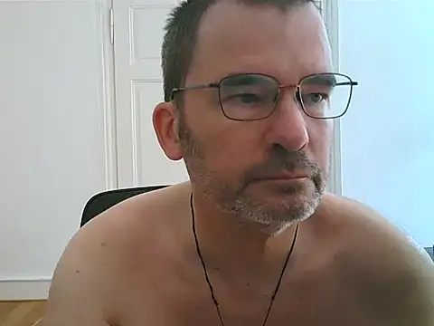 Snapshot of stallionrider88 chatting on 06-11-26, 10:45 stallionrider88 online show from 06-11-26, 10:45