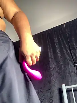 Yera brown69 online show from 12-17-25, 02:05