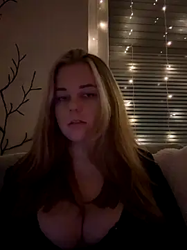 ItsLxsa online show from 10-20-25, 10:43