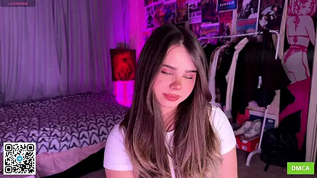 Snapshot of PinkiRay chatting on 10-19-25, 05:16 PinkiRay online show from 10-19-25, 05:16
