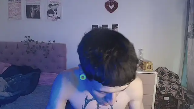 Snapshot of 2cyboy_ chatting on 09-21-25, 03:00 2cyboy online show from 09-21-25, 03:00