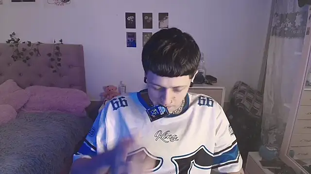 Snapshot of 2cyboy_ chatting on 09-27-25, 08:37 2cyboy online show from 09-27-25, 08:37